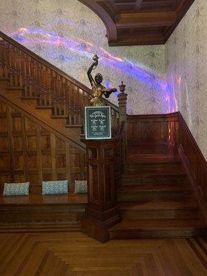 Welcome status and main staircase