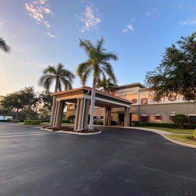 Drive through drop-off front doors Estero Medical Center - Gulf Coast Medical Associates