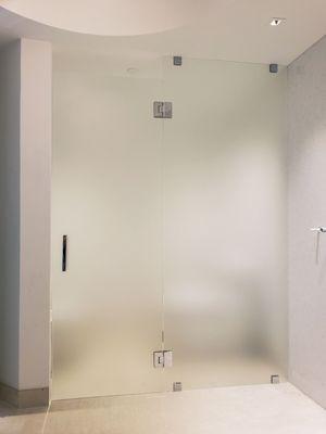 Opaque interior doors made of glass