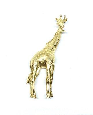 E. Wolfe & Co. 18 Karat Yellow Gold Round Diamond Giraffe Brooch
 $3750