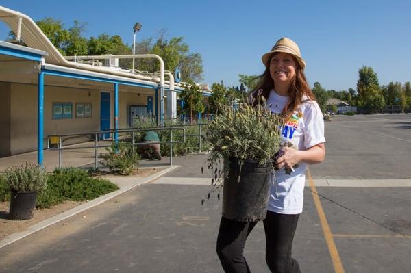 Campus cleanup day by Serrania Charter's Green Team in conjunction with Big Sunday!