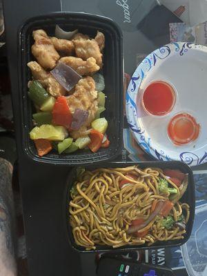 Sweet and Sour Chicken, Vegetables Lo Mein Noodlesvegetable