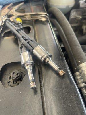 BMW 528I fuel injectors