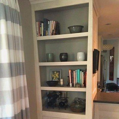 Bookshelf in custom kitchen by Pardue Industries.