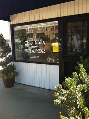 Nail salon on PCH in Laguna Beach. Friendly fast and cute white & bright cottage interior. Good value too!