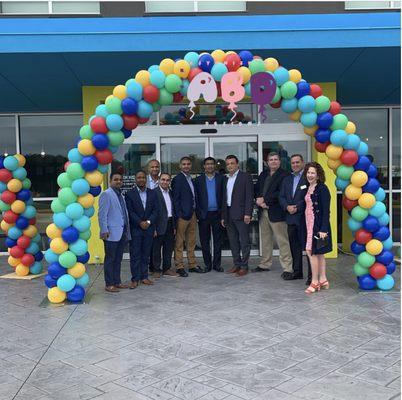 25ft Balloon Arch paired with 5ft Balloon Columns for a Grandopening.