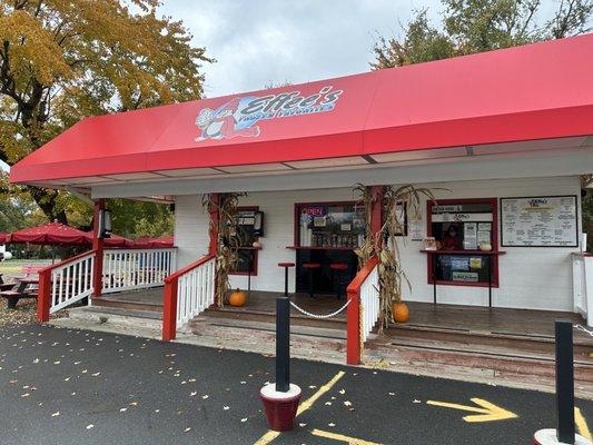 This place has so many neat choices--specialty shakes, freezes and lots of ice cream toppings.