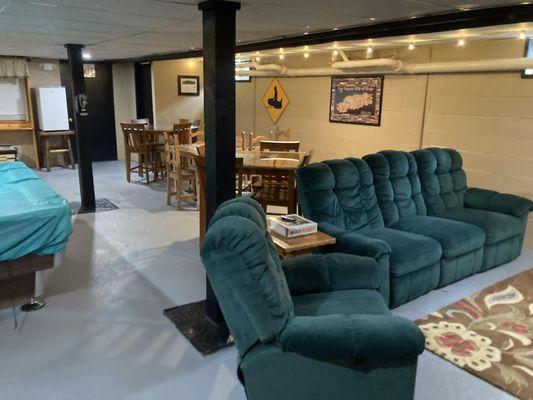 The basement lounge/breakfast nook has games and more!