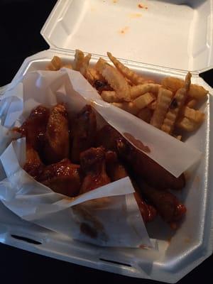 BBQ wings w/ fries