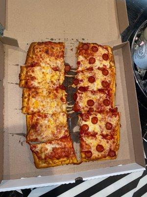 18" Sicilian Pizza. They put all the toppings on one side! Wthhhhh! Not cool