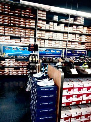 SKECHERS Warehouse Outlet