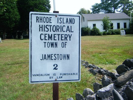 Nice that most of the smaller cemeteries in RI are categorized and photographed.