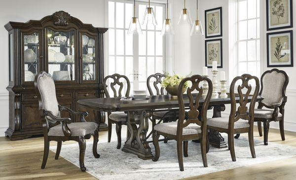 Maylee Dining Room Set D947