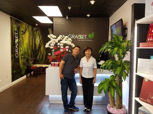 Hieu Bui (left) and Pauline (right), come visit us and meet our professionals!