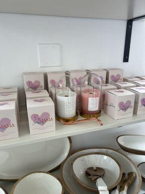 Bumama Candles are environmentally friendly and smells amazing without any harsh synthetic scents. It is made with Love