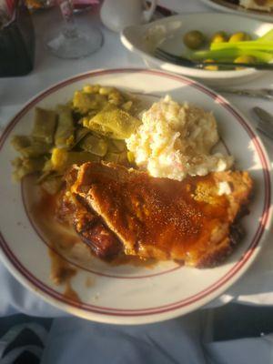 Roast beef, red mash potatoes and southern style green beans.