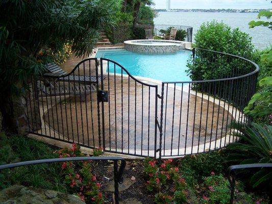 Custom Pools and Spas