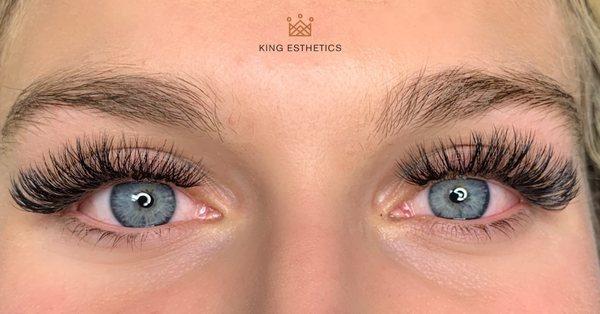 VOLUME LASH EXTENSIONS