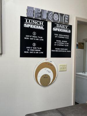 Lunch specials and sizes of pizzas