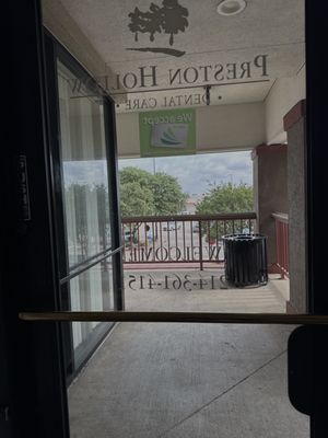 The entrance way to the dentistry.