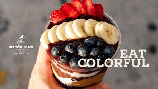 Delicious Oakberry acai: Add vibrant fruit toppings!