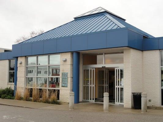 Entrance to Cuyahoga Falls Library