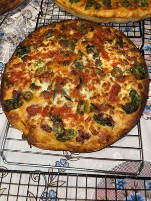 Fresh baked Italian pizza with our own fresh tomato sauce, sausage, spinach, giardiniera, and mozzarella cheese.