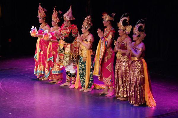 Benoa, Bali ... Indonesian dance troupe