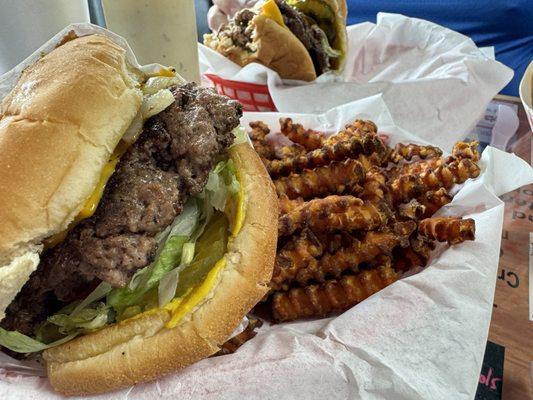 Cheeseburger and sweet potato fries