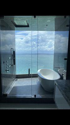 Shower and bath with a view. New construction inspection in Miami.