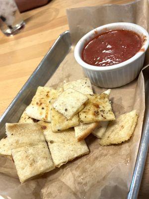 Complimentary garlic bread and marinara sauce is delicious!!