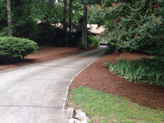 Mulch and Pine straw installation