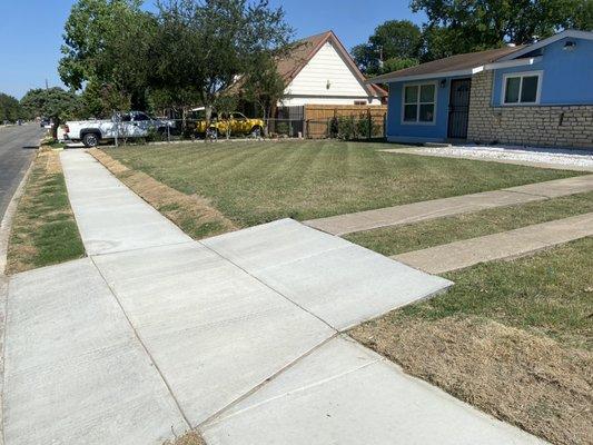 Lawn maintenance Mowing Edging Blowing Mulch Fertilizer Fall / Spring Clean ups 

Call or Text (520)595-6178-Sergio