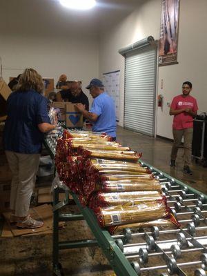 Assembling food boxes