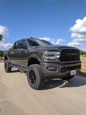 2020 RAM 2500 - BDS lift, 37" Nitto tires, 20" Fuel wheels, Airlift bags and compressor.