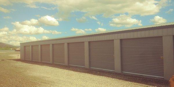 10x10 storage units offer the space to store all of your household items from a 1-2 bedroom apartment.