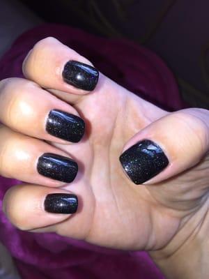 Black gel mani with glitter