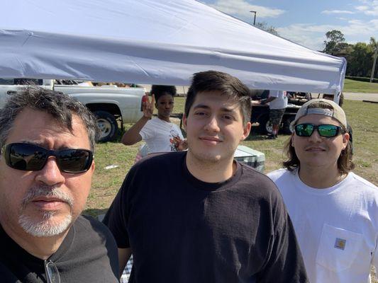 Stopped for some lip smacking bbq, the photo bomber is the best customer service person, the grill master is in the distance at work.