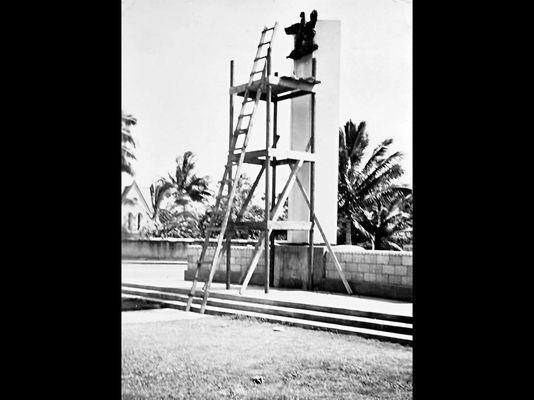 Construction of the WWII Memorial circa 1944.  Photo credit:  roykingart.blogspot.com