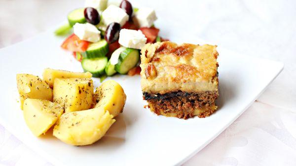 Lunch box 1 -Mousakas/Greek salad/Greek potatoes