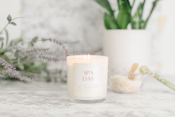 floral, lavender with a hint of rose and eucalyptus oils

2 wick 9 oz soy candle
Enjoy up to 63 hours of burn time