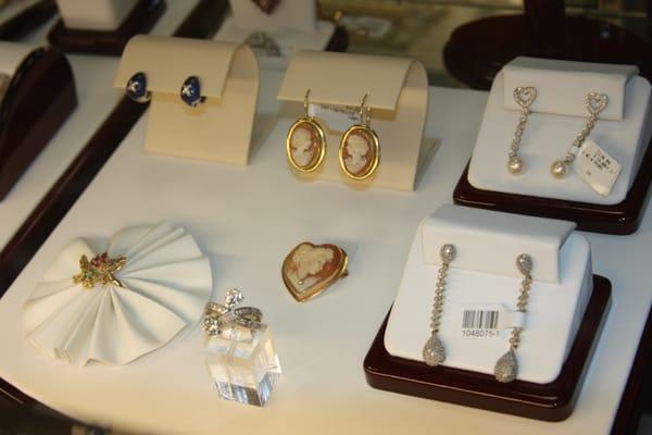 Yankee Peddler New Milford and Danbury both have the most amazing variety of jewelry. Come on down and see for yourself!!!