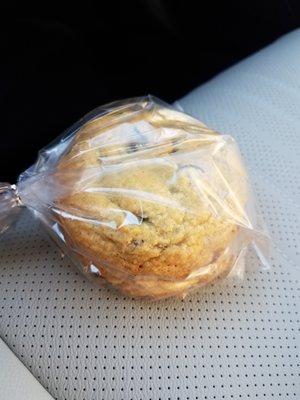 2 pk chocolate chip cookies $2