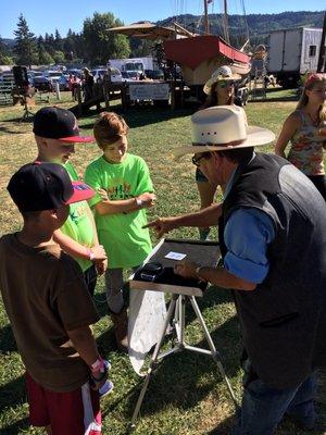 Godfrey the Magician performing walk around magic at the 2017 Hood River County Fair.