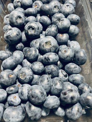 Loves these fresh blueberries. Cant wait make smoothie and salad.