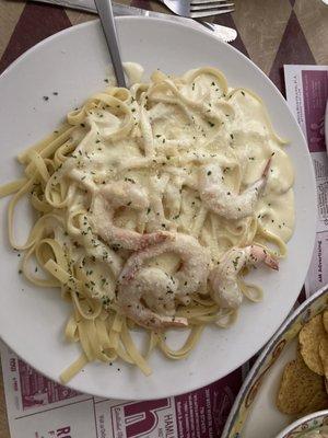 Spaghetti Alfredo with shrimp