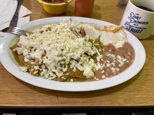 Chilaquiles con huevo verdes