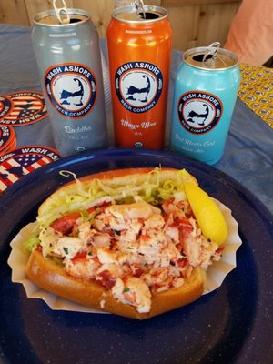 5 ounces of fresh lobster salad on toasted brioche roll. Perfect for the beach!