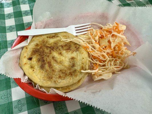 Pupusas de chicharrón con curtido