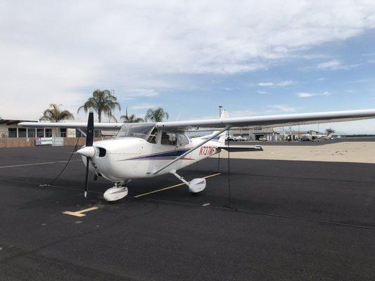 This superbe 172N parked in Porterville.